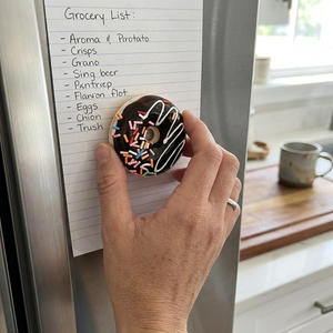 Imán Donut Dark Sprinkles